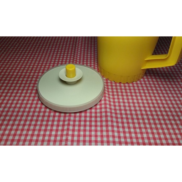 Vintage Yellow Tupperware Pitcher #874-14 With Lid Made in USA Estate Find - Picture 5 of 12
